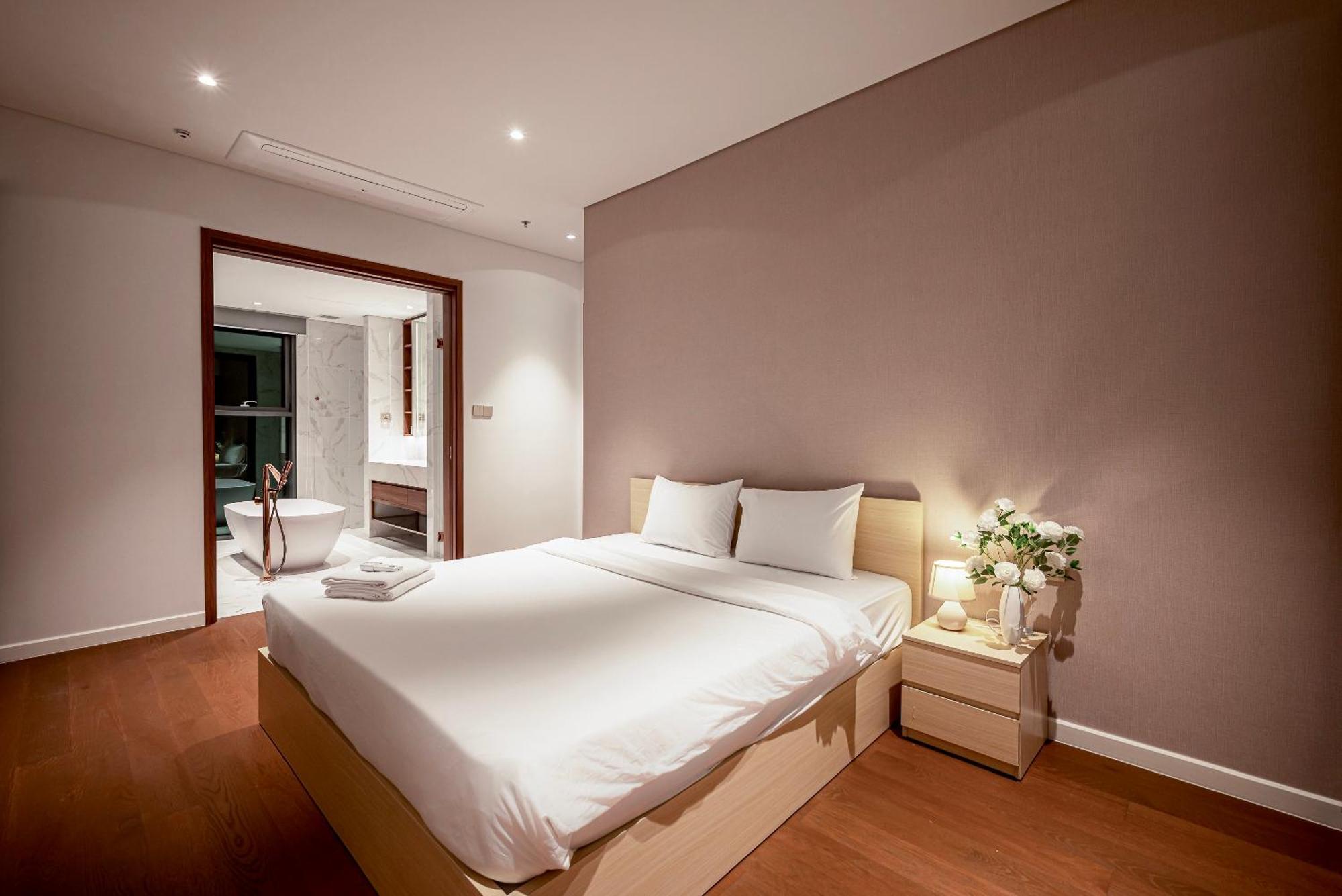 Saigon The Metropole - Residences Complex - By Svillage "Escape To Perfection" Хошимин Экстерьер фото